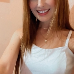 Cam4 – O Cam4 é um site de streaming ao vivo para adultos que permite que pessoas exibam suas webcams para outros usuários na internet.