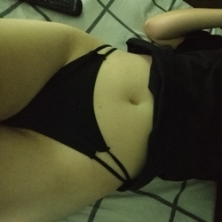 Cam4 – O Cam4 é um site de streaming ao vivo para adultos que permite que pessoas exibam suas webcams para outros usuários na internet.